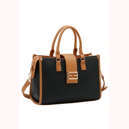 Bolsa Chenson Feminina Preta Ferragens Douradas