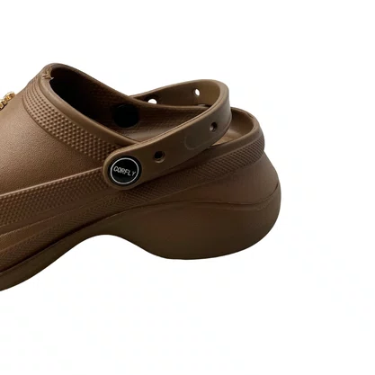 Crocs Corfly Feminina Marrom Pingente 