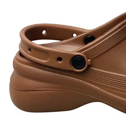 Crocs Nuvem Feminino Marrom  Acompanha Acessórios 