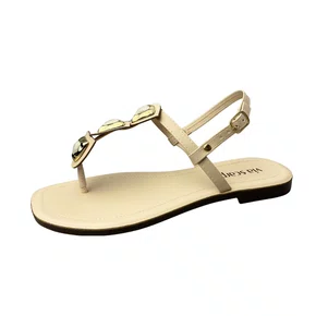 Rasteirinha Via Scarpa Feminina Duna Ferragens Douradas