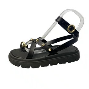 Sandália Moleca Feminina Preta Ferragens Douradas 