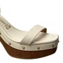 Sandália Vizzano Feminina Branco Off Ferragens Douradas