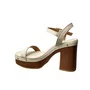 Sandália Vizzano Feminina Branco Off Ferragens Douradas